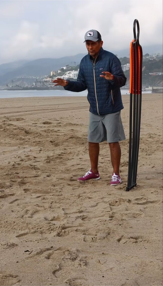 slddodelgdl's tweet photo. Campos usa chanclas hasta en los eventos de la FIFA, en los estadios, pero va la playa y usa tenis 👟 JAJAJAJA NO MAMES. https://t.co/DHmgTWT8wj