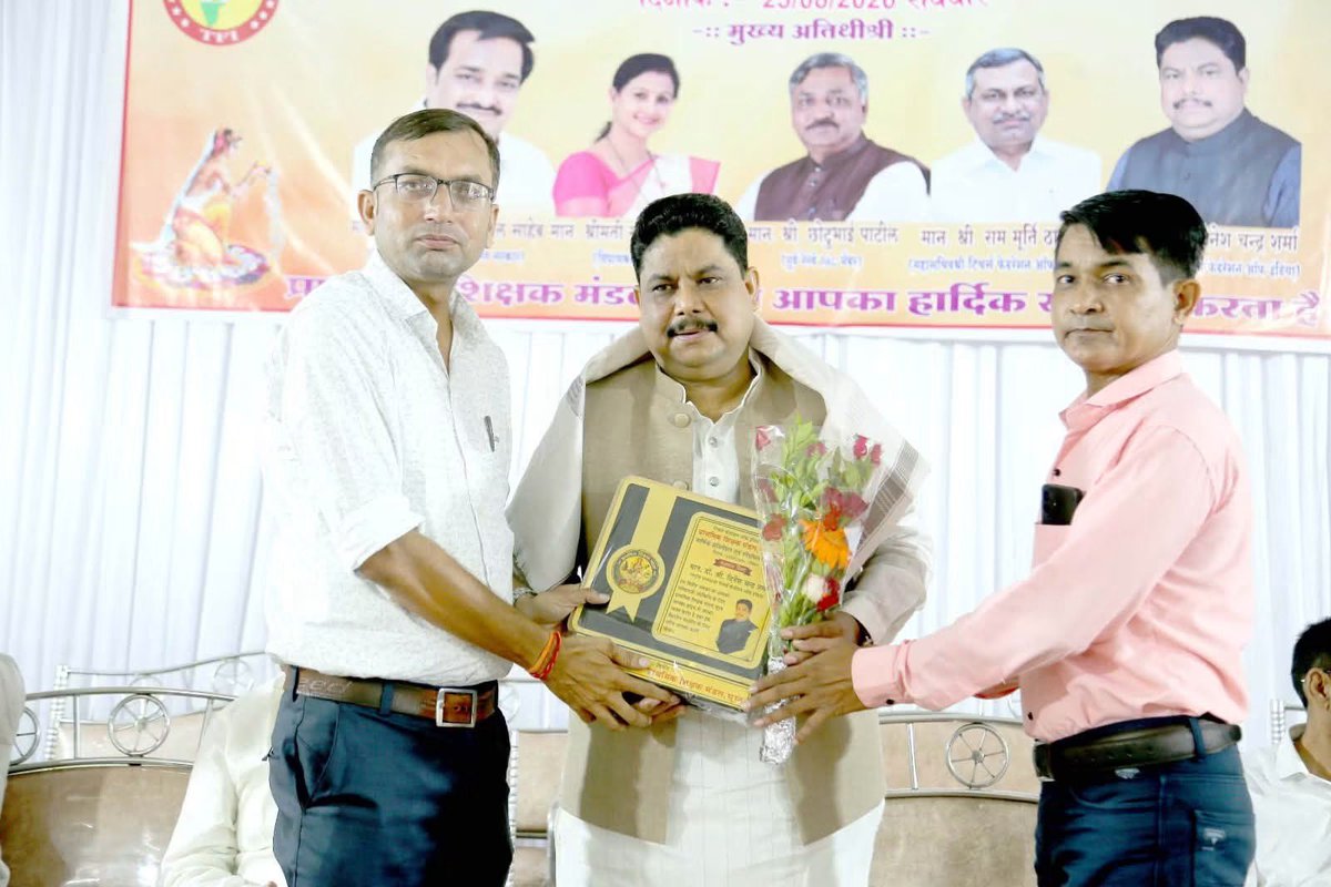 ranjeetme2012's tweet photo. Teachers Federation of India से  सम्बद्ध संगठन प्राथमिक शिक्षक मण्डल  गुजरात द्वारा सूरत में आयोजित अधिवेशन की अध्यक्षता @DrDCSHARMAUPPSS जी ने की #NoTetBeforeRteAct 
 #Only_OPS तथा  #OneNationOnePayFixation जैसे महत्त्व पूर्ण विषयों पर व्यापक चर्चा हुई https://t.co/RcuFYrp6vm