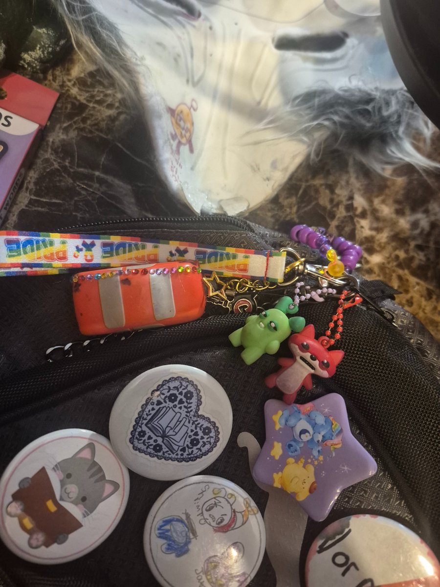 Creamsodac00kie's tweet photo. #thenightb4school ... Anyways- #crk #smc #hh #mlp #amongus #komicantcommunicate #pride #tfc #tadc #fugglers #dandysworld (I DO SUPPORT QWEL THE KEYCHAIN WAS BOUGHT BEFORE THE DRAMA.) #hellokitty #carebears and that's all 🥰 https://t.co/ovssWyATsQ