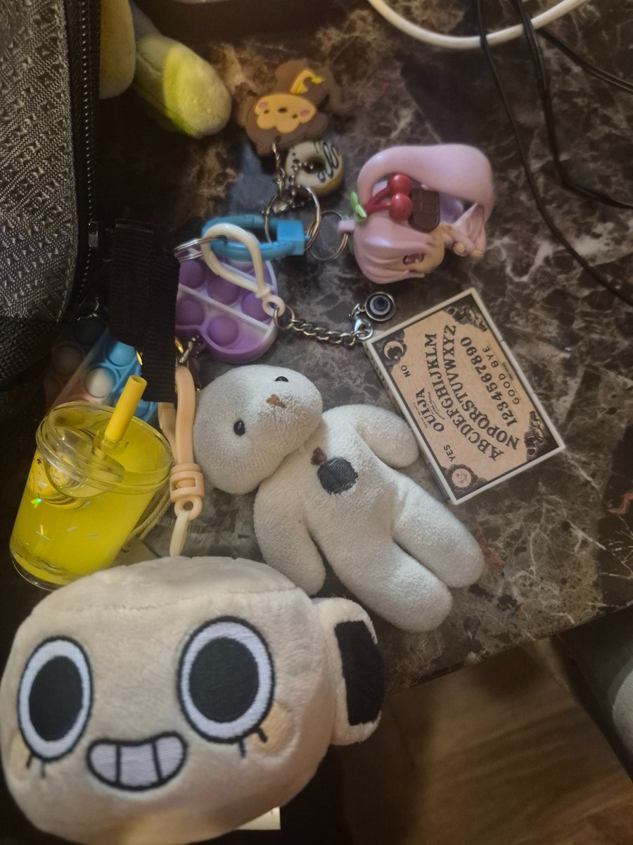 Creamsodac00kie's tweet photo. #thenightb4school ... Anyways- #crk #smc #hh #mlp #amongus #komicantcommunicate #pride #tfc #tadc #fugglers #dandysworld (I DO SUPPORT QWEL THE KEYCHAIN WAS BOUGHT BEFORE THE DRAMA.) #hellokitty #carebears and that's all 🥰 https://t.co/ovssWyATsQ