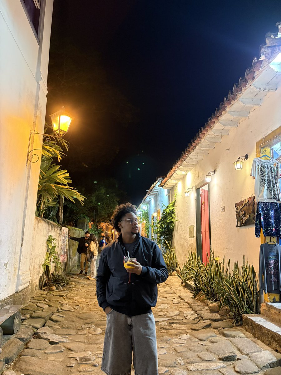 franshwick's tweet photo. Festival da cachaça em Paraty ✨ https://t.co/UTKLI4uIfl