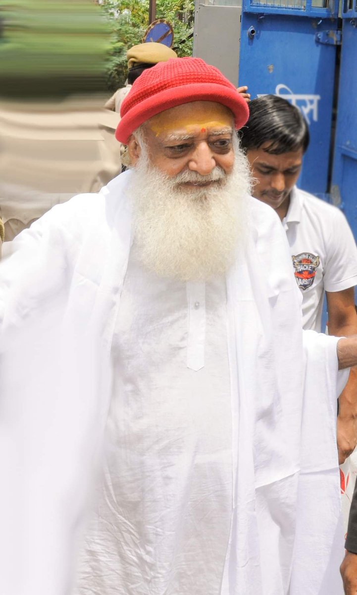 Om_Tusharr's tweet photo. @Asharamjibapu__ सत्य और भगवद् चिंतन जीवन के अंधकार को सूर्य की तरह मिटा देते हैं। 🌞🙏 शुभ कर्म ही सच्ची शक्ति और शांति का आधार हैं।✨

Sant Shri Asharamji Bapu 
#AsharamjiBapuQuotes https://t.co/sHjC9z8msB