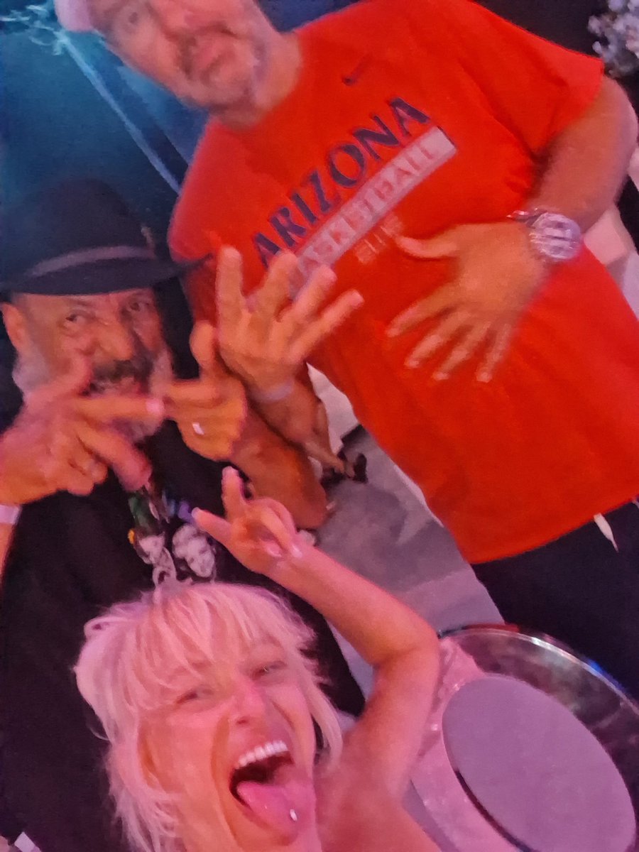 oceanbb999's tweet photo. Met them in Pechanga been with these guys for the past 3 days 😂😂 #dontkissandtell https://t.co/Zm53nWcQb3