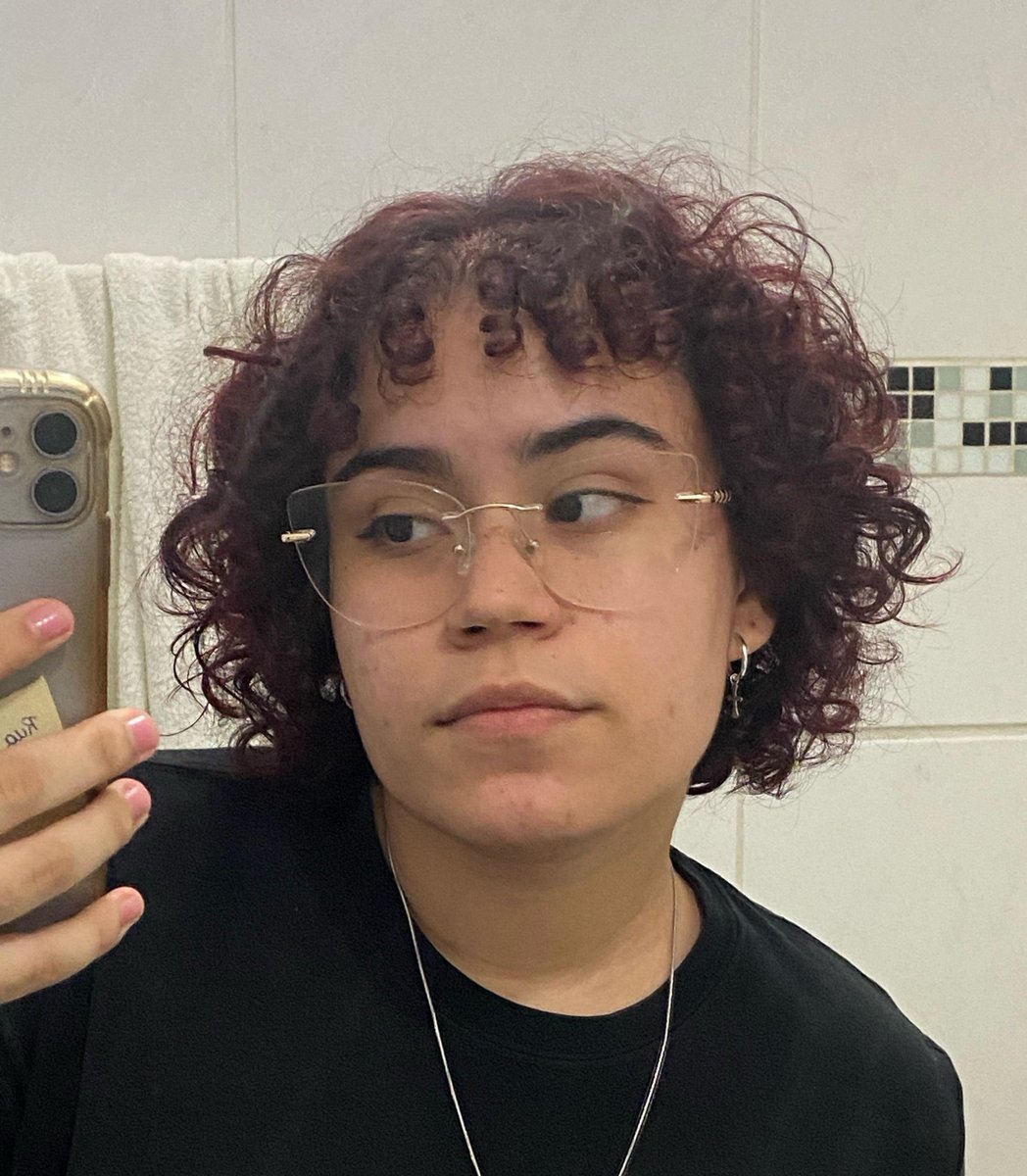 bluekoosmic's tweet photo. ai, eu amo o cabelo curtinho, mas que saudades desse corte de cabelo 😭 https://t.co/dopOKsq9qJ