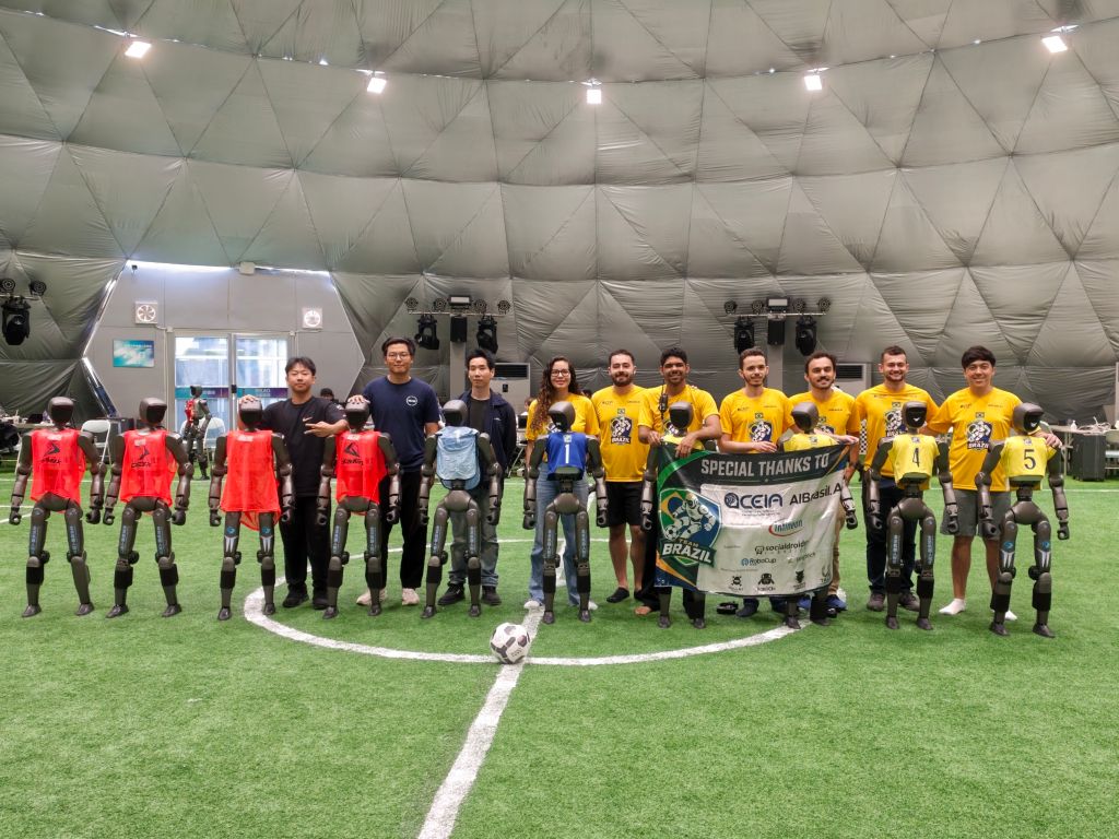 DiarioPovo's tweet photo. O #TeamBrazil, formado por integrantes de cinco universidades brasileiras, está em Beijing para representar o país nos Jogos Mundiais de Robôs Humanoides (#WHRG) 2026, que serão realizados de 22 a 26 de agosto com 666 equipes de 16 países.
https://t.co/7mlMFPCVge https://t.co/Adne0m7wZr