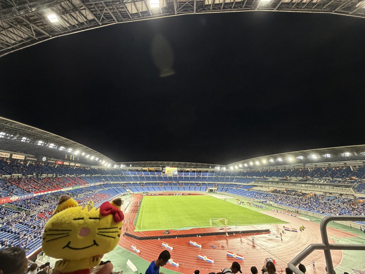 choko_tea's tweet photo. ４年ぶりサッカー⚽️観戦！
子供達も楽しく応援してた🫶🏻
ポケモンコラボグッズ貰えて良かったね✨夕方土砂降りで大変だったけど子供達は楽しめたようでよかった✨
やっと横浜バニラ買えたけどお腹空きすぎた子供達に食われて持ち帰れませんでした泣 https://t.co/74rstQDQr5