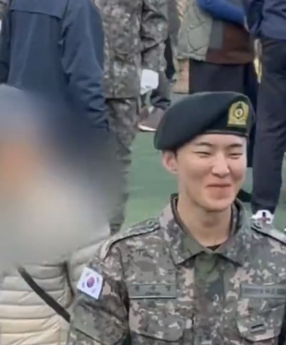 96skw0n's tweet photo. hoshi holding in his giggles when he’s supposed to be military serious is one of my favorites 💚 https://t.co/XRGolguxR1