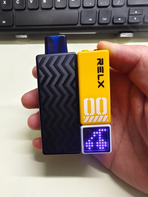 J6Jw7's tweet photo. #电子烟 各类电子烟 烟杆 烟弹 一次性电子烟等。 鸭嘴兽、冰爆、冰熊2W、冰爆、高维、柚子独角兽、小火箭，悦刻
一次性电子烟 #鸭嘴兽 #高维   #烟杆 #烟弹 #悦刻斯巴达 #柚子独角兽 #冰神 #比熊 #冰爆 #悦刻积木烟杆烟弹 #崧  微信：zhengqifei857  ✈️：https://t.co/udGD03399S https://t.co/QA5uEB2eJV