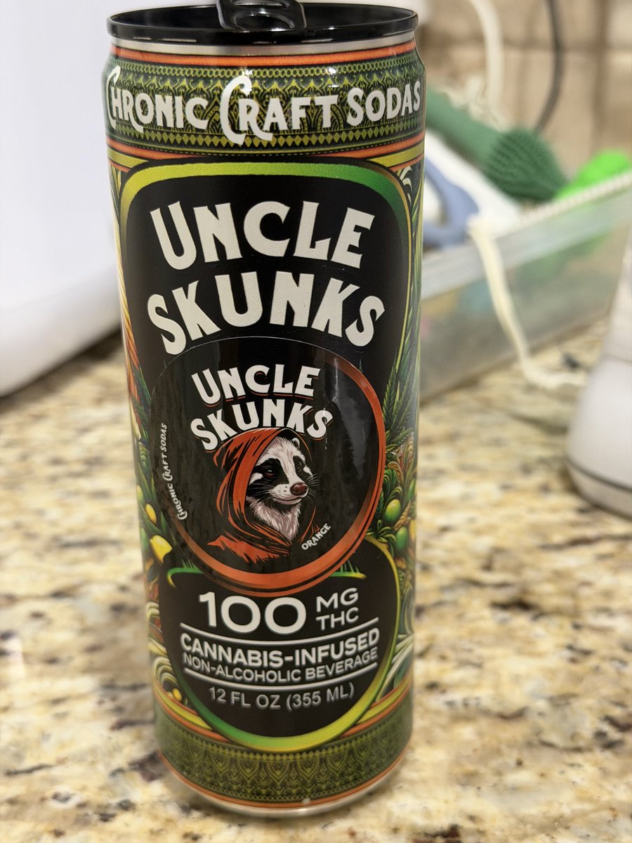 EnkiBe4Real's tweet photo. Just scored these fire Uncle Skunks Chronic Craft Sodas and I’m already obsessed 🍋🍊
Who is Uncle Skunk? The real one just showed up.
#UncleSkunks
#ChronicCraftSodas
#THCSoda
#CannabisInfused
#100mgTHC
#LemonLime
#OrangeSoda
#HighLife
#WeedDrinks
#StonerSips https://t.co/rKMHpO1xlB