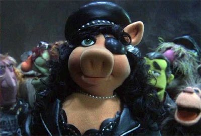 pinkpiggyclub's tweet photo. When they made muppets wizard of oz and miss piggy played as all four of the witches 😭😭 really shows how little female muppets there are https://t.co/rk1Ndy3PHC