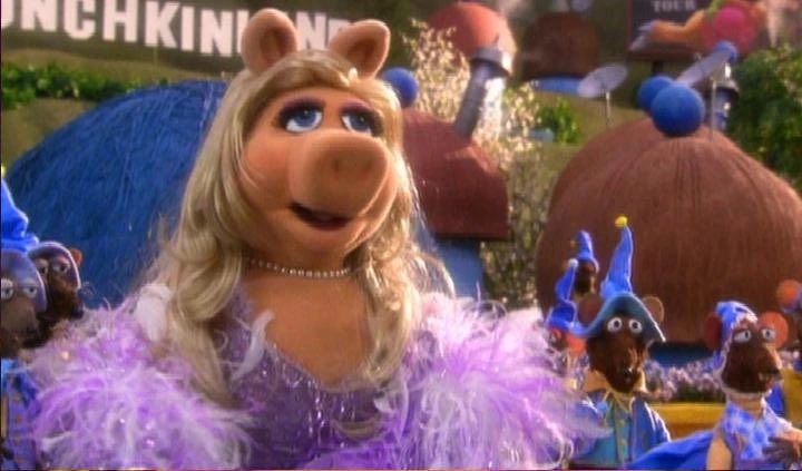 pinkpiggyclub's tweet photo. When they made muppets wizard of oz and miss piggy played as all four of the witches 😭😭 really shows how little female muppets there are https://t.co/rk1Ndy3PHC