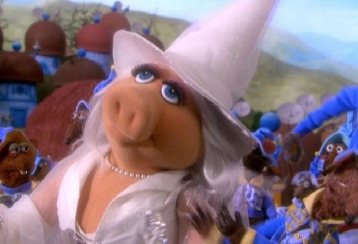 pinkpiggyclub's tweet photo. When they made muppets wizard of oz and miss piggy played as all four of the witches 😭😭 really shows how little female muppets there are https://t.co/rk1Ndy3PHC