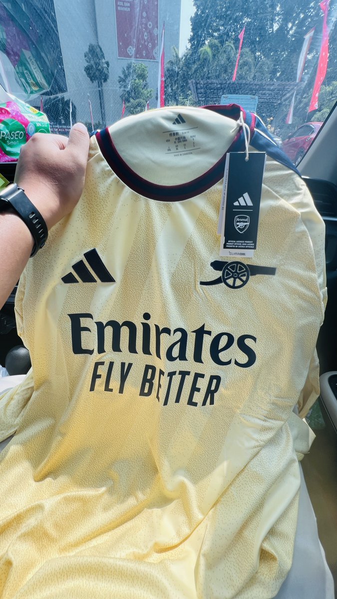heyadhy's tweet photo. Akhirnya sampai juga jersey Arsenal 3rd 26/27. Langsung aja mau pasang nns 🇬🇷 Christos Tzolis 🫶🏼 https://t.co/8eATw1aVln