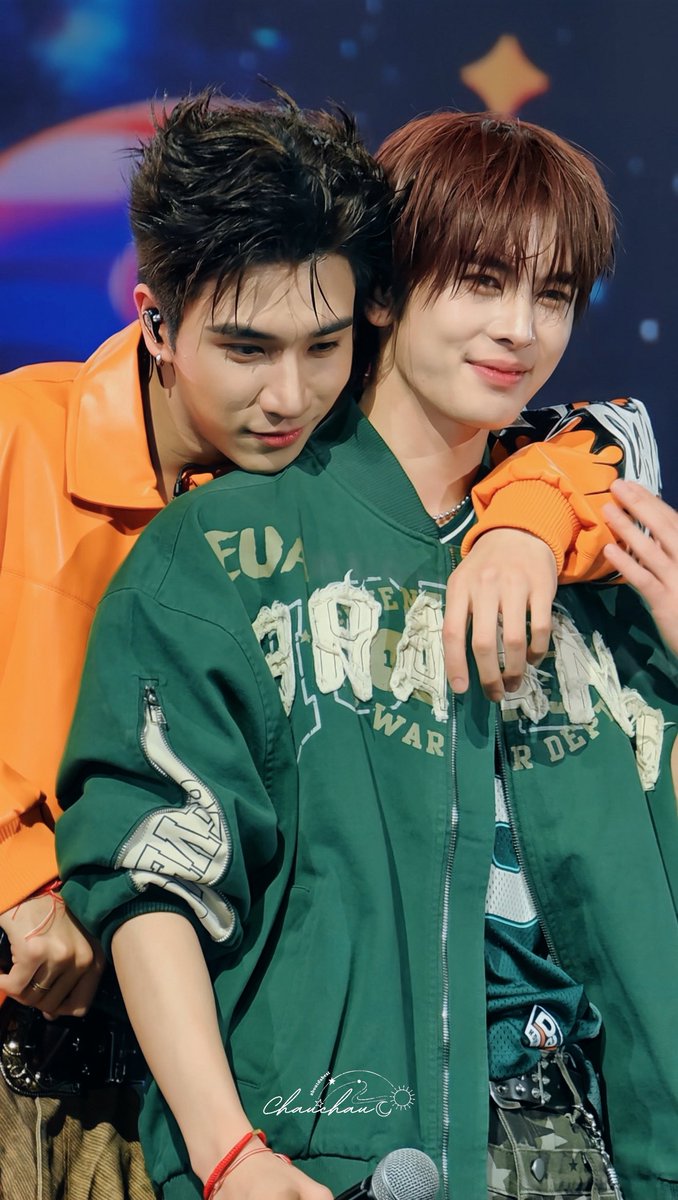 aboutdabest's tweet photo. รักมากๆ🙂‍↔️
 ࣪ ˖ 𖦹°⋆
@perthppe ♡ @Ppsanta 
#PerthSanta ⟡⋆ #PondPhuwinConcertD2 https://t.co/uaIf7pQby4