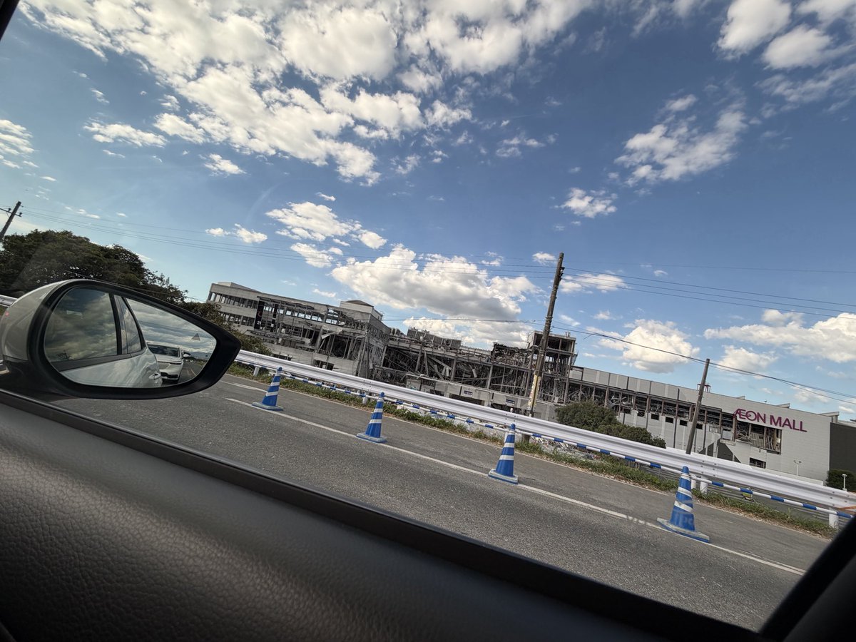 vr_iykuo's tweet photo. 地震後初めてクレアの横通ったけど、これは、なにがどうなったら火災もなくここまでなっちまうのか https://t.co/GYLaVeeBhq