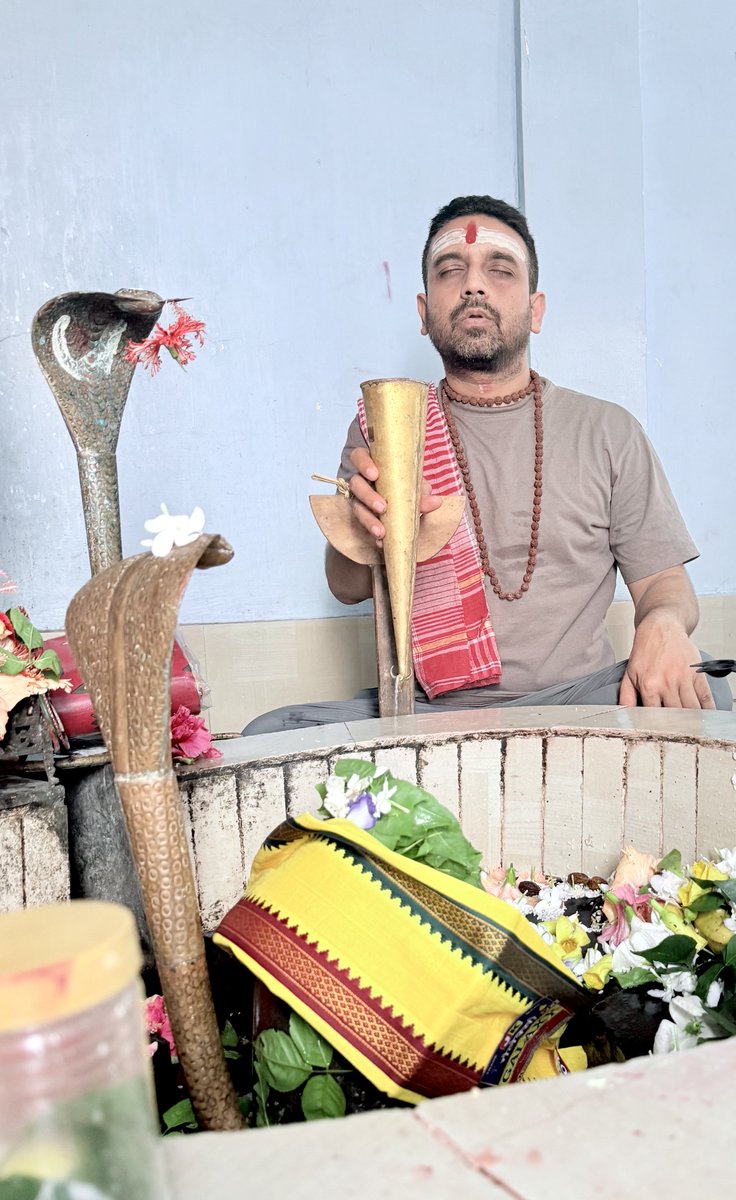 KunalSarangi's tweet photo. आप सभी को पावन श्रावण मास के अंतिम सोमवार की हार्दिक शुभकामनाएँ।

बाबा भोलेनाथ सभी की मनोकामनाएँ पूर्ण करें। 

ॐ नमः शिवाय। 🔱 #हरहरमहादेव #lordshiva #shiva https://t.co/IyQjkYIsyT