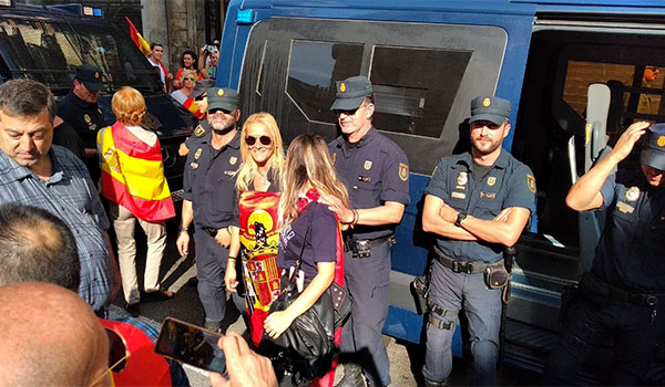 barodalgiros's tweet photo. @Adamelx @policia Qué ejemplo de valentía!!! Luego váis a Gernika y os cagáis encima. Sólo con niños y con profesoras jubiladas. 
ASCO de asalariados públicos lumpen. https://t.co/mWGWbLS2FT