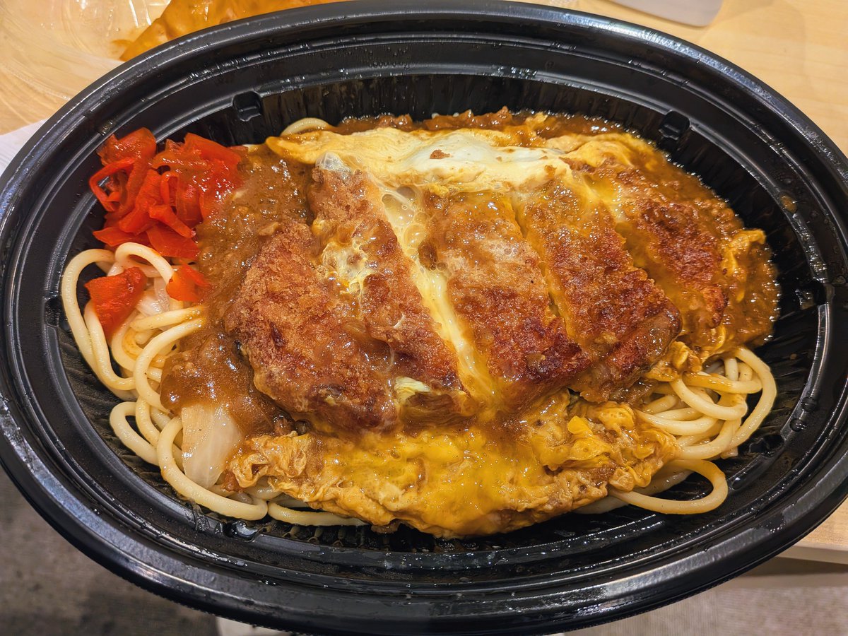 Z_z_zz___'s tweet photo. パンチョのカレーカツ玉スパ🍝 https://t.co/2RxomARmoh