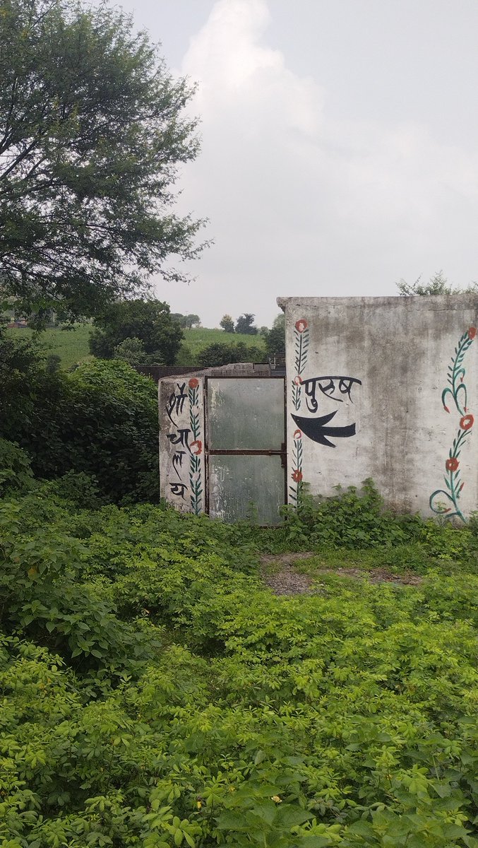 Dipankar_cpiml's tweet photo. #SchoolThikKaro #ShikshaSudharo

Report from an 'abandoned' primary school in Rajasthan (Pipalkoot tehsil, Pratapgarh district): The dilapidated school 'building' had to be demolished a month ago as it had become utterly insecure and dangerous. Rajasthan government must immediately rebuild the primary school in Gothra Fala (Panchayat Samiti Babdi, Tehsil Pipalkoot, District Pratapgarh). 

गोठड़ा फला, पंचायत समिति बावड़ी , तहसील पीपलकुट, जिला प्रतापगढ़ राजस्थान में स्थित इस प्राथमिक विद्यालय में जिसमें 72 बच्चे पढ़ रहे हैं कि स्कूल बिल्डिंग एक महीने पहले गिरानी पड़ी क्योंकि रख रखाव के अभाव में सुरक्षा की ��ृष्टि से उसमें स्कूल चलाना संभव नहीं था। आज जरूरत हैं की तत्काल इस स्कूल के लिए बजट पारित किया जाए और स्कूल बिल्डिंग शौचालय समेत का निर्माण हो ताकि बच्चों को बुनियादी सुविधा के साथ शिक्षा पाने का मौका मिल सके।
