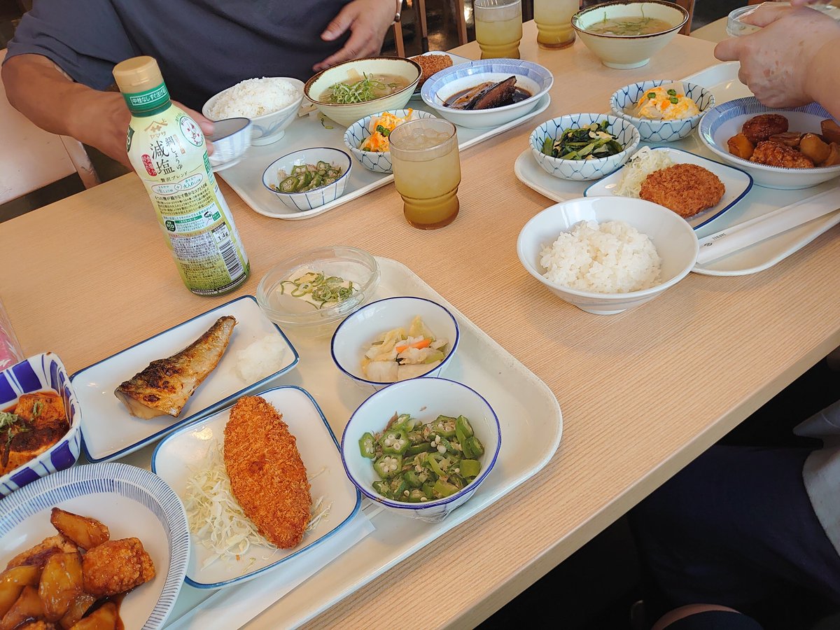hidekimakuuchi's tweet photo. 精神科から帰って来ました
大阪で飯を食いました
オカンとコワモテの人三人で https://t.co/OKIASJU50y