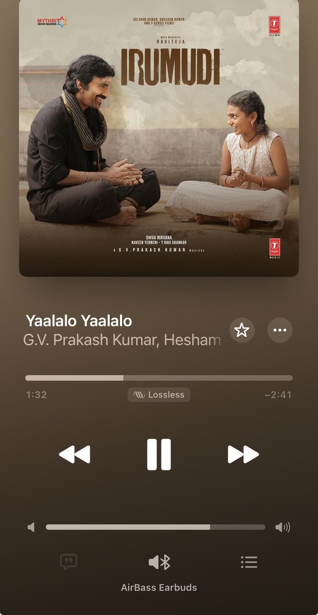 sreeks21's tweet photo. #Yaalalo — pure soul! ❤️ What a beautiful composition @gvprakash …straight into my favourite songs list. 🎧

#Irumudi https://t.co/6iYhZAMzQV