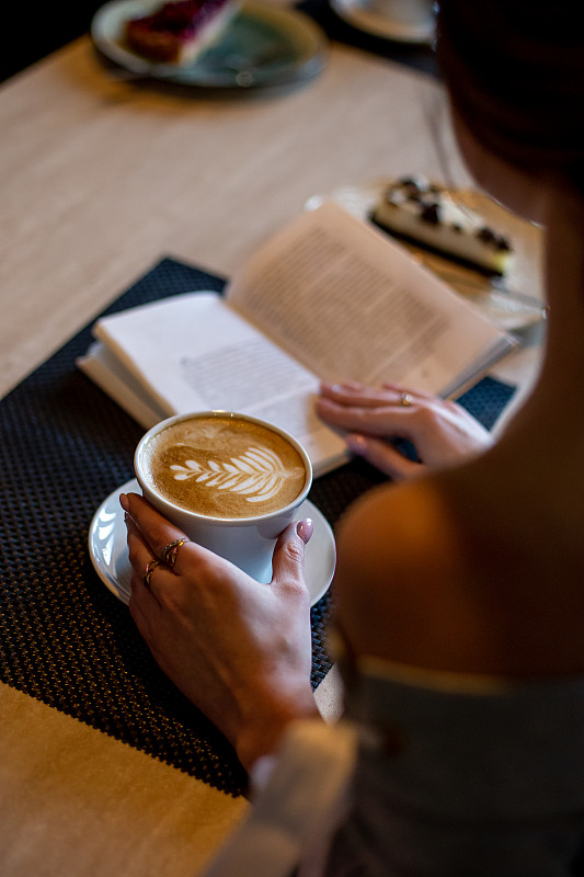 HadleyEldohm4i's tweet photo. Descubrí una cafetería con cafés de origen sorprendentes y pasteles caseros que te dejan con ganas de más. Una experiencia que cambia tu rutina diaria!， https://t.co/LhAbczTVfE
