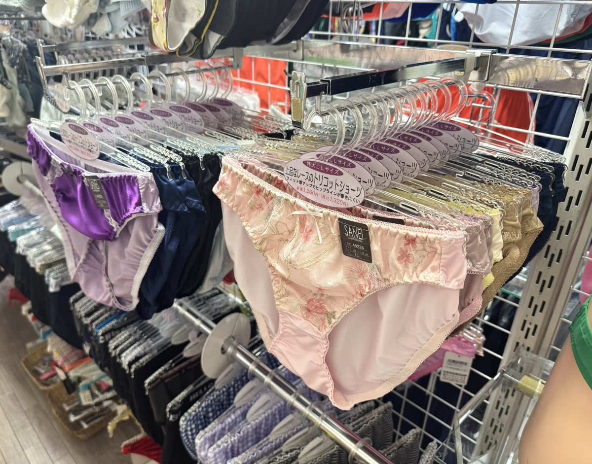 adoueno601's tweet photo. 先日深夜の地震の影響により弊店が入るマンションのエレベーターが故障しております。
非常階段で6階までの登り降りはトレイルランニングのようなものです…足腰に自信がある方以外は来店を控えられても良いかも知れません。
月が変われば、いまの売場がウソのようにたくさん入荷いたしますので✨ https://t.co/ZKn3MbwLXZ