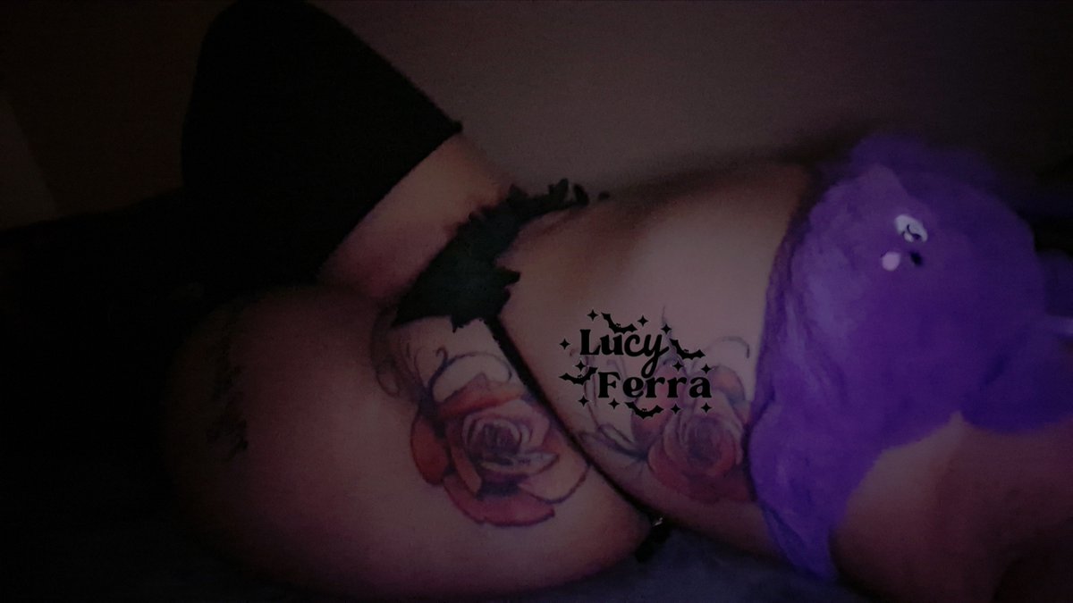 LucyFerra's tweet photo. Just a naughty good girl here to bless your eyes since I cant sleep🫶🏻🫦😍✨️ https://t.co/dqTMpjNoEr