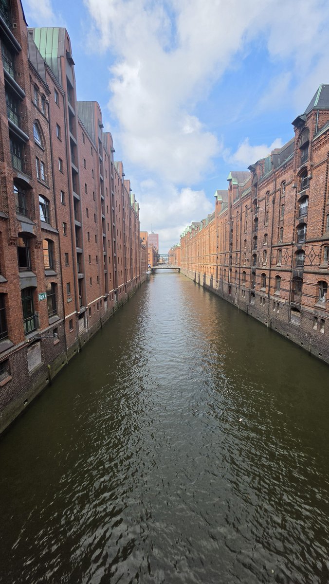 EnginEroglu_FW's tweet photo. Day 14 MingYang Europe in Hamburg

A very good first meeting with Horatio Evers, CEO, and Philipp Pfefferle, Head of Public Affairs & Communications at MingYang Europe.

Thank you both for the open and professional exchange and for the invitation to visit MingYang’s HQ near Hong Kong.

We discussed the company’s plans in #Europe, the #IAA, the #CSA and the challenges ahead.

MingYang is a major global wind energy player. Europe must engage with companies like this from a position of strength, openness and clear interests.

We need European competitiveness, strategic resilience and technological sovereignty but also direct dialogue.

Simple solutions are easy. Solving difficult problems is politics.

I prefer talking with people rather than talking about them.

The first meeting was good. Now the real work begins. 🇪🇺🇨🇳 #China