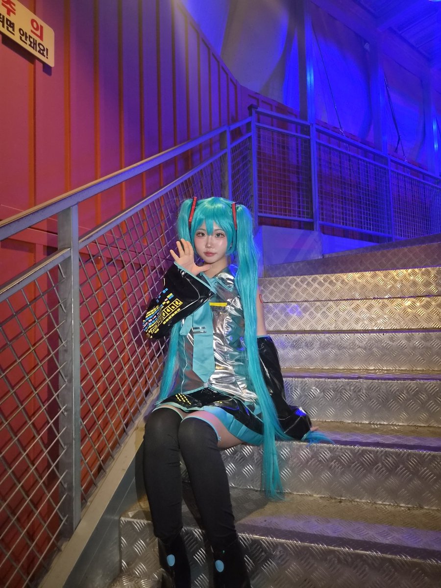 seo_ha_0's tweet photo. 미쿠~ 

#初音ミク #HatsuneMiku #VOCALOID #cosplay #cos https://t.co/xCfE36wRUU