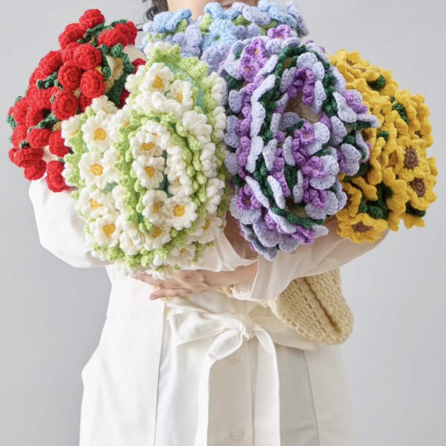 tsumu__crochet's tweet photo. 💐著作本出版のお知らせ💐

この度、念願だった編み物本を出版することになりました✨
本日よりAmazonで予約開始となっております📚
 https://t.co/UUdm0HWnHN

YouTubeで大人気の【ブーケシリーズ】を沢山掲載しております🌻💖
書籍だけの限定作品も多数掲載しております🧶 https://t.co/mwmj6VNlqJ