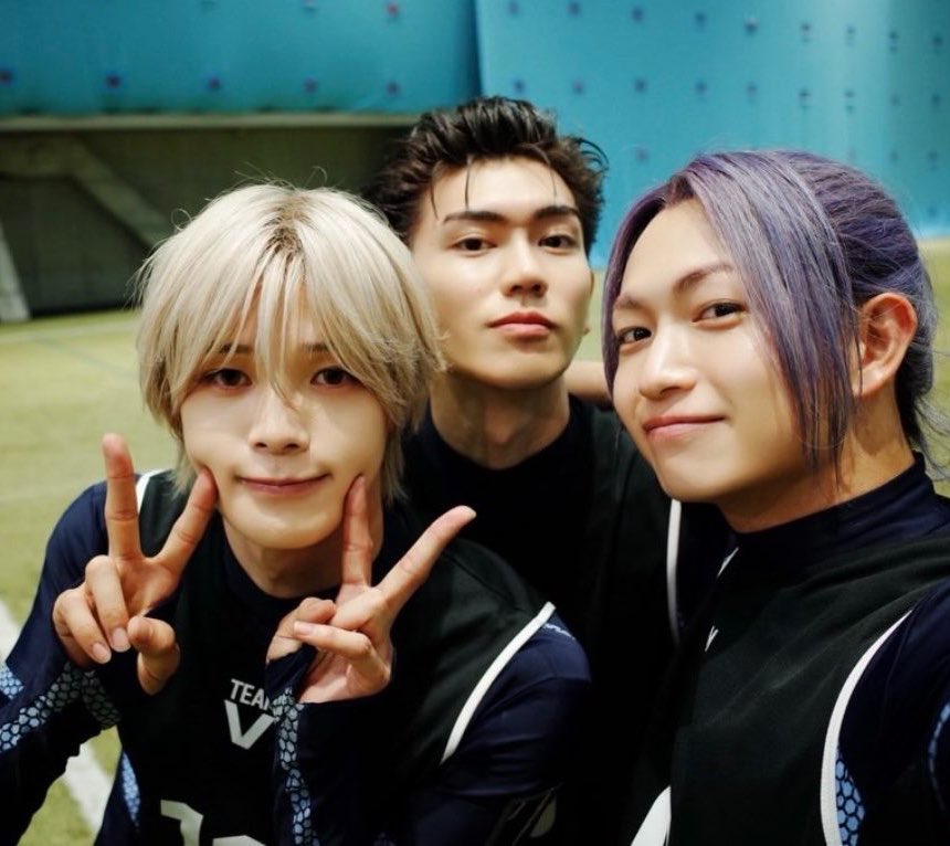 kwangsvl's tweet photo. my precious trio https://t.co/bwroo1dwlC