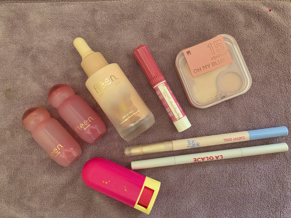 _jynae's tweet photo. แจกฟรีอีกแล้วค่ะ ในกลุ่ม lipstick เราสวอชเท่านั้นค่ะ ไม่เคยใช้กับปากเลยน้าาา บางตัวมือ 1 บางตัวมือ 2 คละๆ กันไป เลือกได้คนละ 3-4 ชิ้น ออกค่าส่งเองเหมือนเดิม 
ที่เขียนคิ้ว ที่ย้อมคิ้ว ลิปสติก ขอดูสีก่อนได้
#ส่งต่อคสอ #ส่งต่อเครื่องสำอางมือสอง #ส่งต่อสกินแคร์ #ตลาดนัดsanrio #ส่งต่อ https://t.co/KGbdp8v6mP