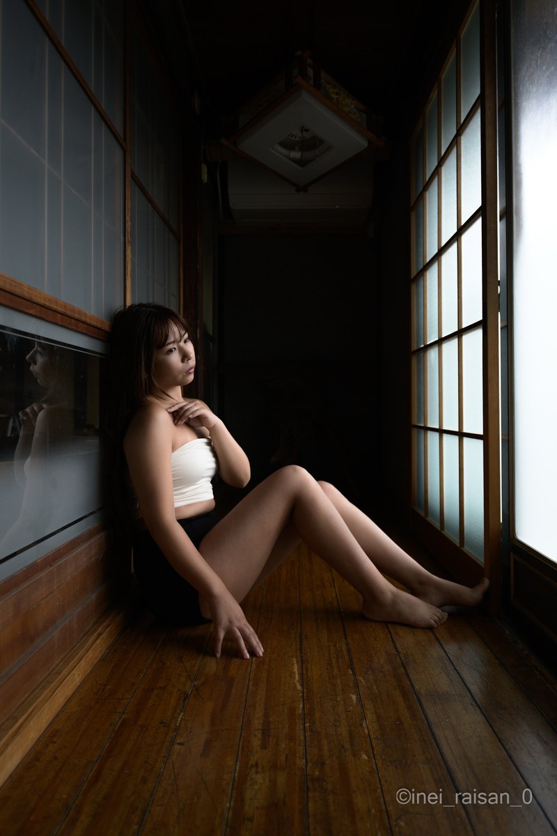 inei_raisan_0's tweet photo. 設計士や建築写真家の間でバイブル的に読む人の多い、谷崎潤一郎の【陰翳礼讃】

先日設計士とその話になり多くの人はこのくらいの陰影のイメージのようだが、私の解釈ではもっと薄暗い空間だ

文章も写真も読み手によって感じるものが違うのがおもしろい https://t.co/8BH4LAkYZU