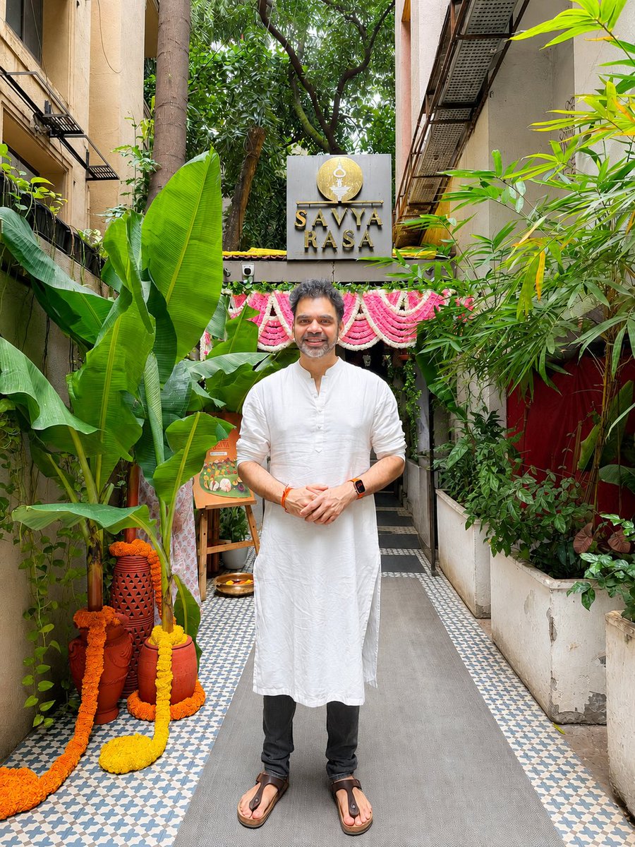 deshpanderahul's tweet photo. What better way to celebrate the festival of harvest than with a fulfilling Sadhya?

Happy Onam 🙏🏼
ഓണാശംസകൾ 🙏🏼

#Onam #OnamSadhya #RahulDeshpande #Music #Singer https://t.co/a8EqMllAj1