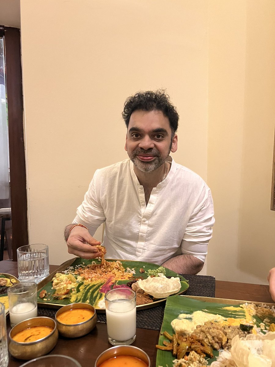 deshpanderahul's tweet photo. What better way to celebrate the festival of harvest than with a fulfilling Sadhya?

Happy Onam 🙏🏼
ഓണാശംസകൾ 🙏🏼

#Onam #OnamSadhya #RahulDeshpande #Music #Singer https://t.co/a8EqMllAj1