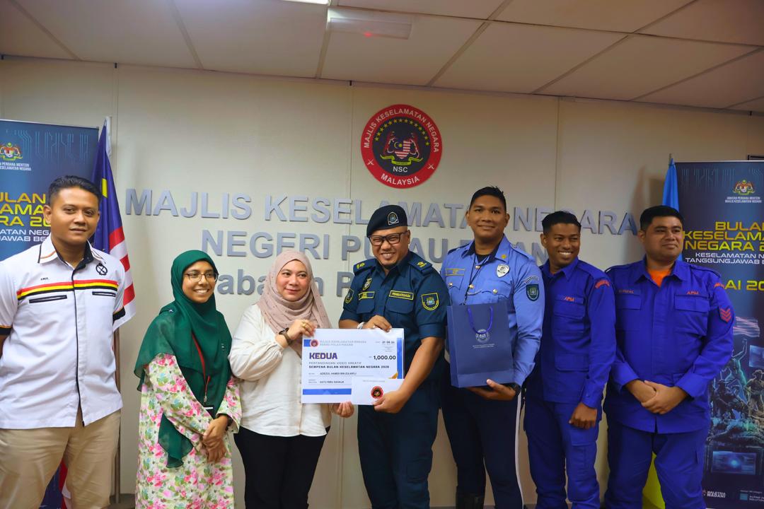 MKNPulauPinang's tweet photo. Majlis Keselamatan Negara Negeri Pulau Pinang merakamkan ucapan tahniah di atas kejayaan tiga peserta dalam pertandingan Video Kreatif sempena Bulan Keselamatan Negara 2026 pada Julai yang lalu. https://t.co/zx1LoVl7Ee