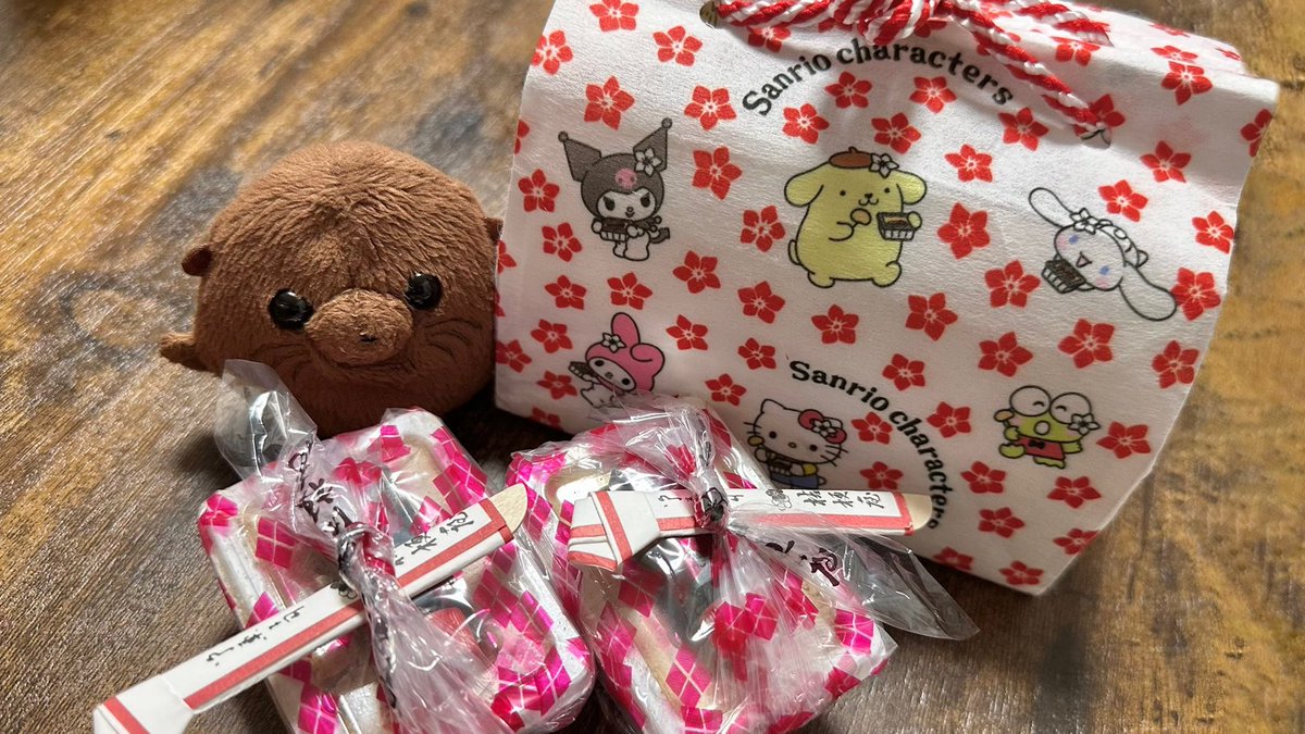 _103u3's tweet photo. お土産でもらった信玄餅がかわいすぎる
#ミニビーンズ https://t.co/DUhMg2g0nS