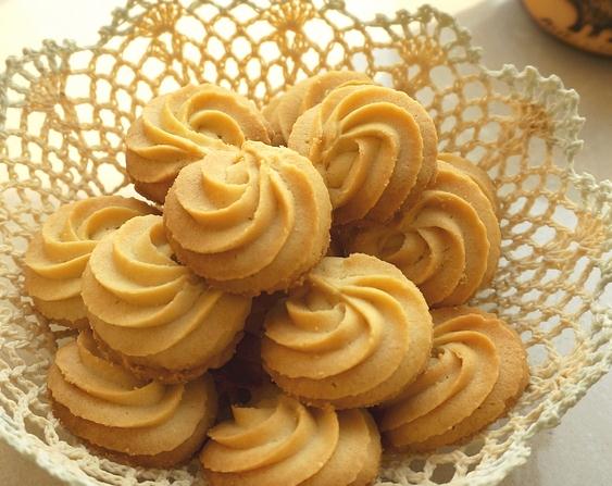 AungPya96493709's tweet photo. Just pulled the fluffiest vanilla butter cookies out of the oven—warm, buttery, and ready to share with my neighbors! https://t.co/AWnCFzL79M