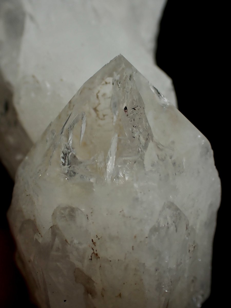 DamasterCarabus's tweet photo. 水晶（松茸状・カテドラル状）
Scepter &amp; Cathedral Quartz

秋田県大仙市協和 荒川鉱山
Arakawa Mine, Daisen City, Akita, Japan 🇯🇵

表面光沢のウルウルが素晴らし過ぎて上手く撮れない…良さが全く伝えきれずもどかしい💦

仙台石フリマにて、D・D works
（@DDworksMFJ） さんから購入

#鉱物 https://t.co/ej6WrK723w