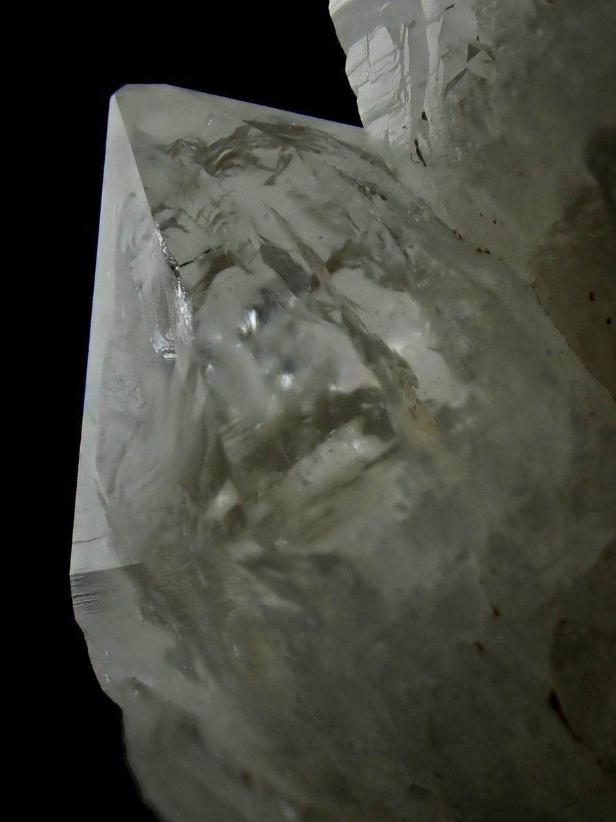 DamasterCarabus's tweet photo. 水晶（松茸状・カテドラル状）
Scepter &amp; Cathedral Quartz

秋田県大仙市協和 荒川鉱山
Arakawa Mine, Daisen City, Akita, Japan 🇯🇵

表面光沢のウルウルが素晴らし過ぎて上手く撮れない…良さが全く伝えきれずもどかしい💦

仙台石フリマにて、D・D works
（@DDworksMFJ） さんから購入

#鉱物 https://t.co/ej6WrK723w