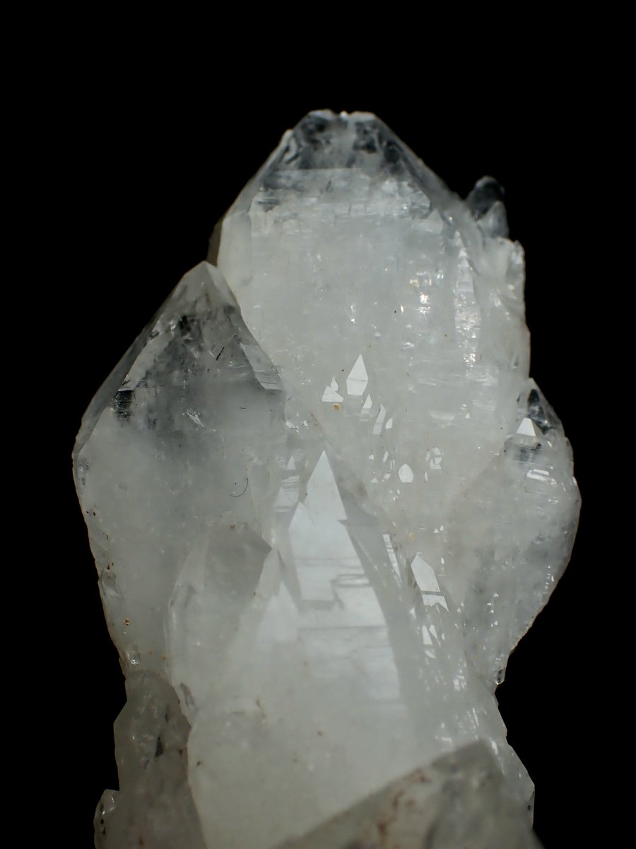 DamasterCarabus's tweet photo. 水晶（松茸状・カテドラル状）
Scepter &amp; Cathedral Quartz

秋田県大仙市協和 荒川鉱山
Arakawa Mine, Daisen City, Akita, Japan 🇯🇵

表面光沢のウルウルが素晴らし過ぎて上手く撮れない…良さが全く伝えきれずもどかしい💦

仙台石フリマにて、D・D works
（@DDworksMFJ） さんから購入

#鉱物 https://t.co/ej6WrK723w