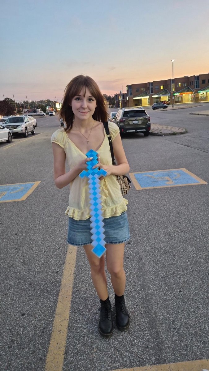 user113974026's tweet photo. boyfrien took this picture the other day do i look irl average or irl skinny #edrtwt https://t.co/1dR9gB2r2w