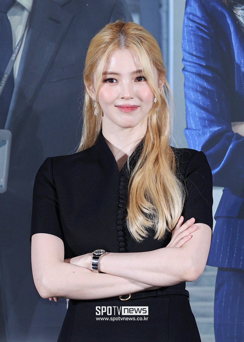 4evaSohee's tweet photo. han sohee at ‘The Intern press conference today♥︎ https://t.co/7ua1K5gCJU