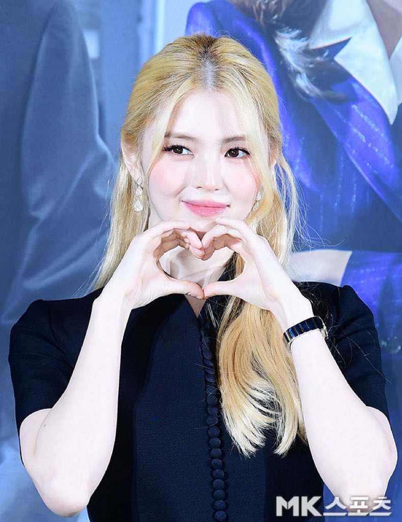 4evaSohee's tweet photo. han sohee at ‘The Intern press conference today♥︎ https://t.co/7ua1K5gCJU