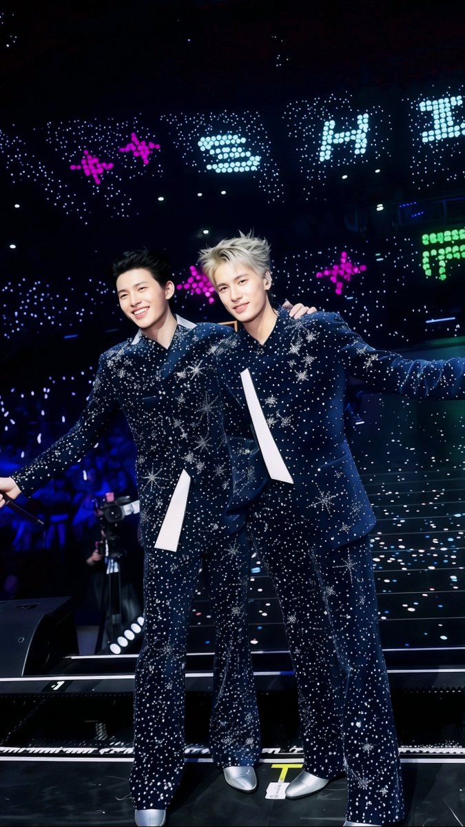 NoiAkame's tweet photo. ชื่นใจทั้งประเทศ🤭

#pondwphuwinoncertd3
#pondwphuwinoncert 
#PondPhuwin 
#phuwintang 
#ppnaravit https://t.co/3wD35dxvLx