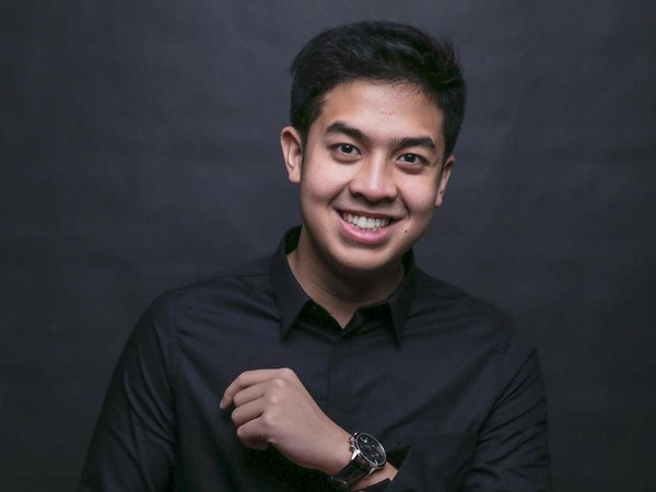 LambeSahamjja's tweet photo. jerome polin kaget bank blokir rekening orang yang mau demo:
- ada bank blokir rekening sepihak
- itu rekening punya orang yang mau ikut demo
- katanya diblokir gara gara permintaan aparat penegak hukum
- jerome kaget banget bilang "what????"
- dia bilang ini bentuk pembungkaman yang makin terang-terangan
- dia bilang sekarang mungkin gak kena ke kita
- tapi suatu saat bisa aja kejadian ke siapapun
- dia bilang ini serem banget