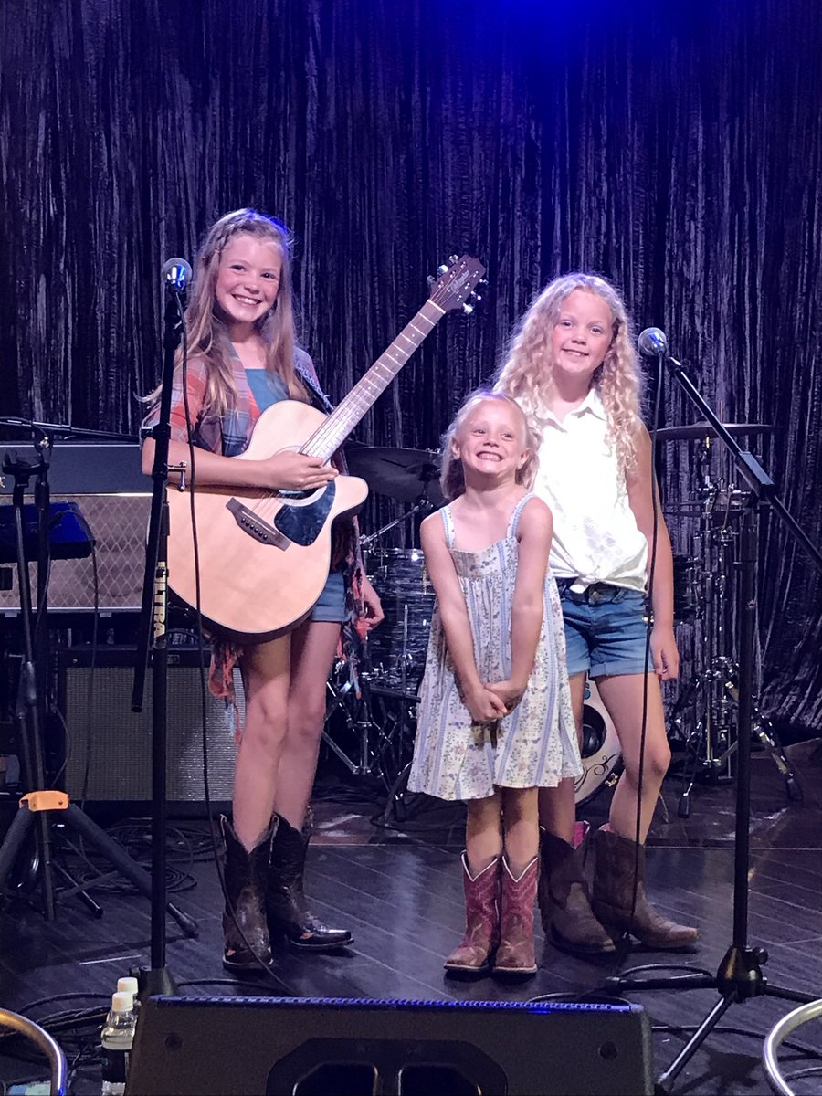 BennettHallBand's tweet photo. these little gals are heading back to their favorite spot in Louisville next month! @baconbrothers @LouisvilleVIP #sisters #musicians #explore https://t.co/NQlZfJd4v6