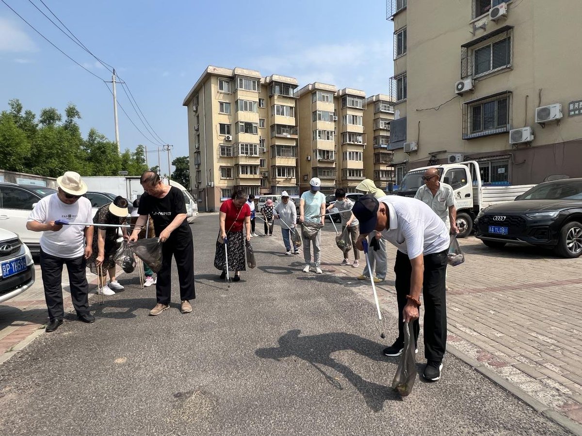 ADeribee's tweet photo. Join our neighborhood spring cleanup this Sat 9AM at Central Park! Bring gloves u0026 bags, we’ll provide snacks. Let’s spruce up our community together!， https://t.co/cVYT2wU66i