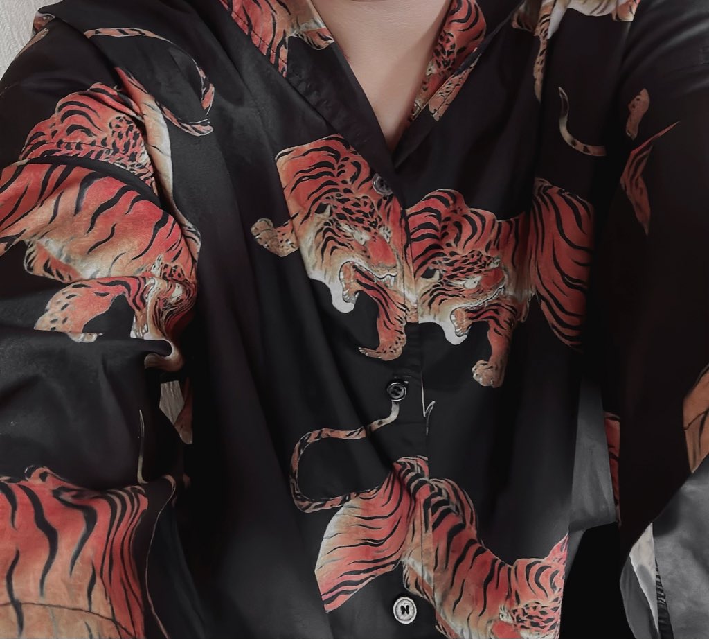 ksnn_77's tweet photo. 今日の服は虎~~🐅 https://t.co/8dHqeeYm3X